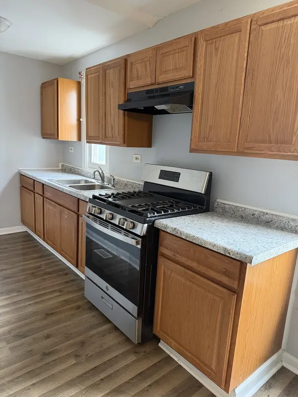 557 Oak ST, Waukegan, IL 60085