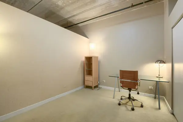 811 W 15th PL #303, Chicago, IL 60608