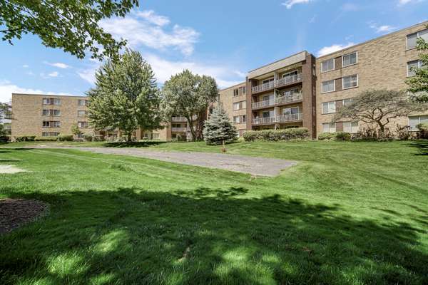 245 S Park LN #419, Palatine, IL 60074