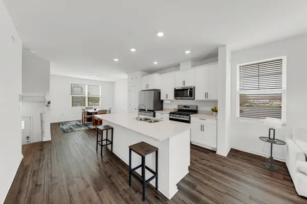 2101 Yellowstone BLVD, Mundelein, IL 60060