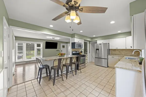 22W524 Birchwood DR, Glen Ellyn, IL 60137