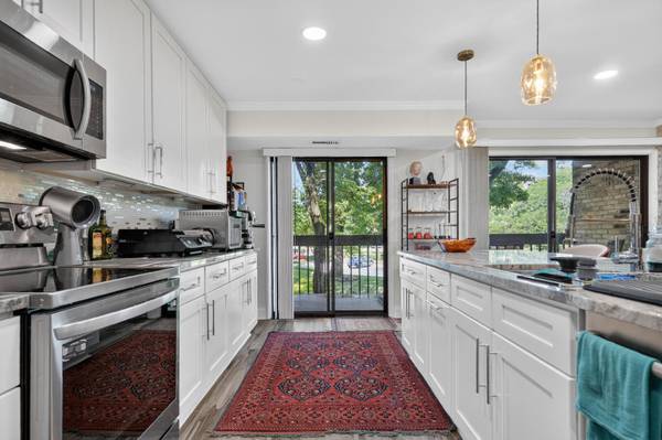 1831 S Mission Hills RD #106, Northbrook, IL 60062