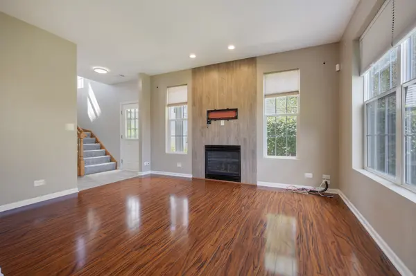 1829 Golden Gate LN, Naperville, IL 60563