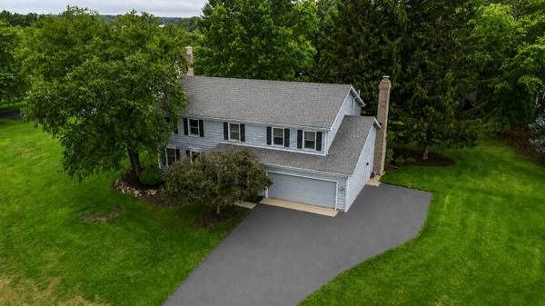 4402 FOX CREEK DR, Crystal Lake, IL 60012