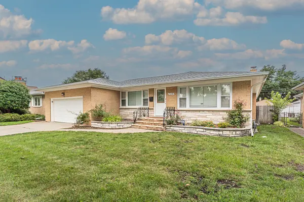 5018 Dobson ST, Skokie, IL 60077