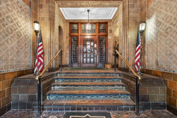 6901 S Oglesby AVE #10A, Chicago, IL 60649