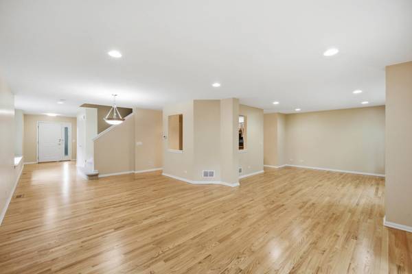 2645 Chelsey ST, Buffalo Grove, IL 60089