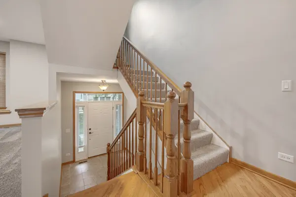 5568 Cambridge WAY, Hanover Park, IL 60133