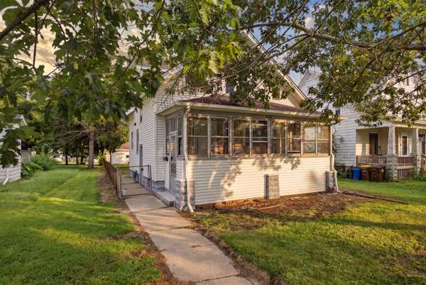 2132 9th ST, Rockford, IL 61104