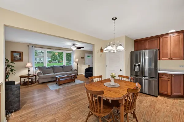 606 Banbury CT, Roselle, IL 60172