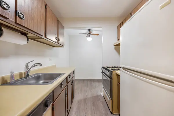 1 Oak Creek DR #2303, Buffalo Grove, IL 60089