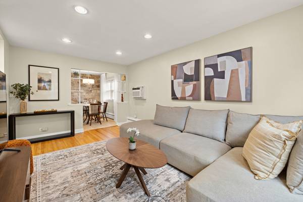 2739 W Summerdale AVE #2W, Chicago, IL 60625