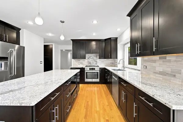 2752 Wendy DR, Naperville, IL 60565