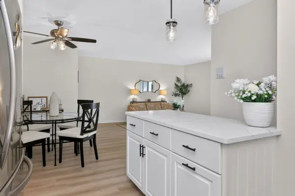 7353 Blackburn AVE #K106, Downers Grove, IL 60516