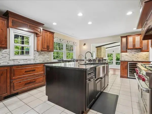 2260 Kingsbury DR, East Moline, IL 61244