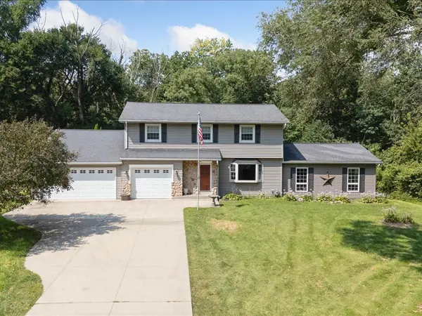 2260 Kingsbury DR, East Moline, IL 61244