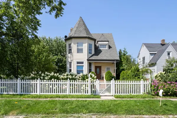 2134 Grove AVE, North Chicago, IL 60064