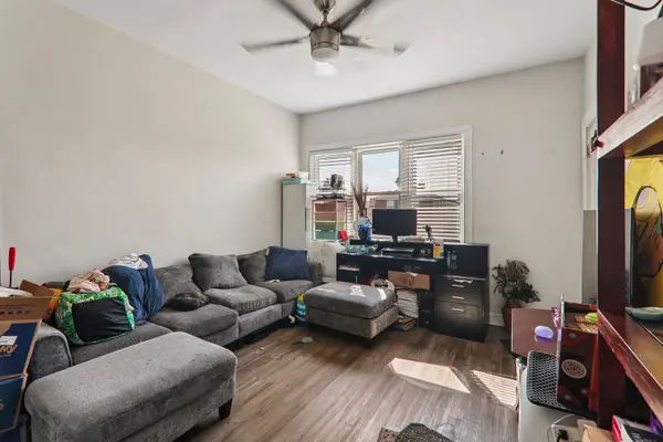 3541 N Neenah AVE, Chicago, IL 60634