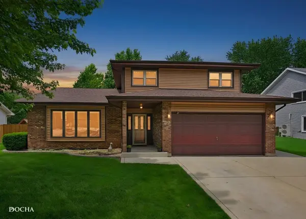 29 Mayfair LN, Aurora, IL 60504