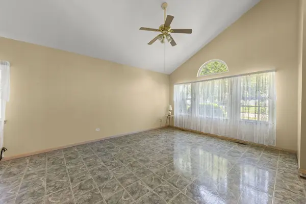 4300 Carrington LN, Plainfield, IL 60586