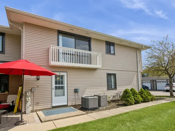 135 Fairlane CT #A, Bloomingdale, IL 60108