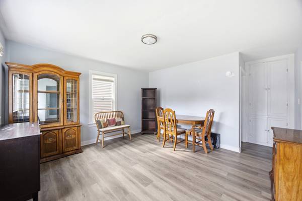 684 Cooper AVE, Elgin, IL 60120