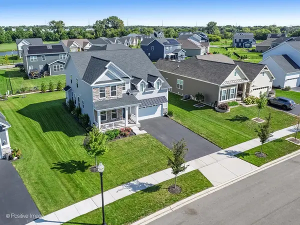 3550 Doral DR, Elgin, IL 60124