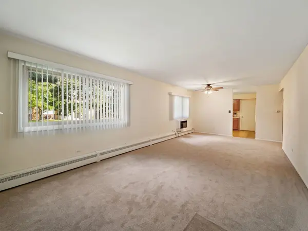212 Collen DR #121, Lombard, IL 60148