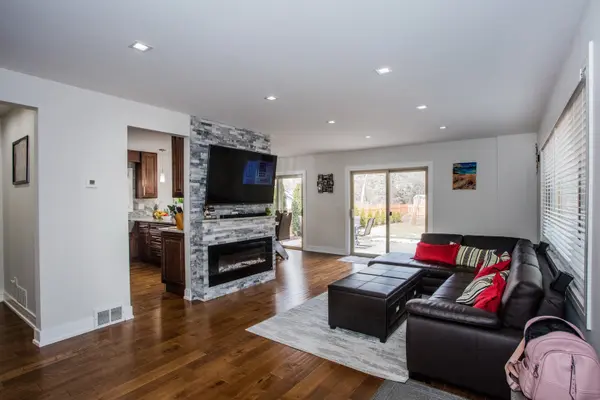 431 N Northwest HWY #B, Park Ridge, IL 60068