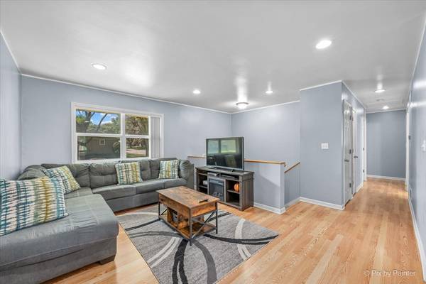 1132 Queen Anne ST, Woodstock, IL 60098