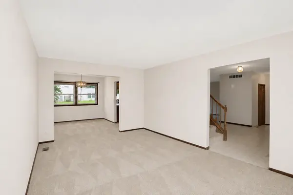 107 S Elroy AVE, Bartlett, IL 60103