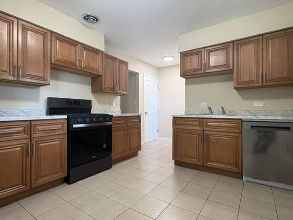 180 E Northwest HWY #A, Des Plaines, IL 60016