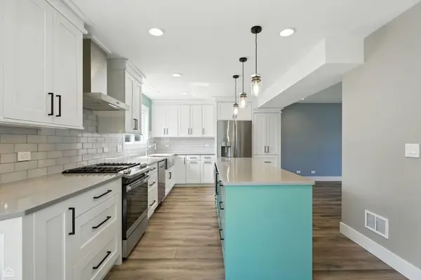 10167 Bennington DR, Huntley, IL 60142