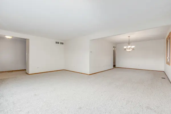 11687 Valley Brook DR, Orland Park, IL 60467