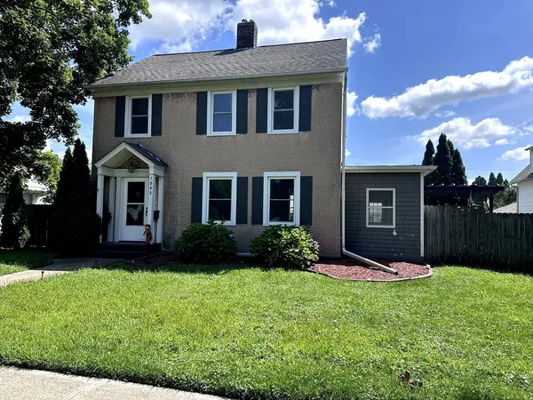 1005 3rd ST, Clinton, IA 52732