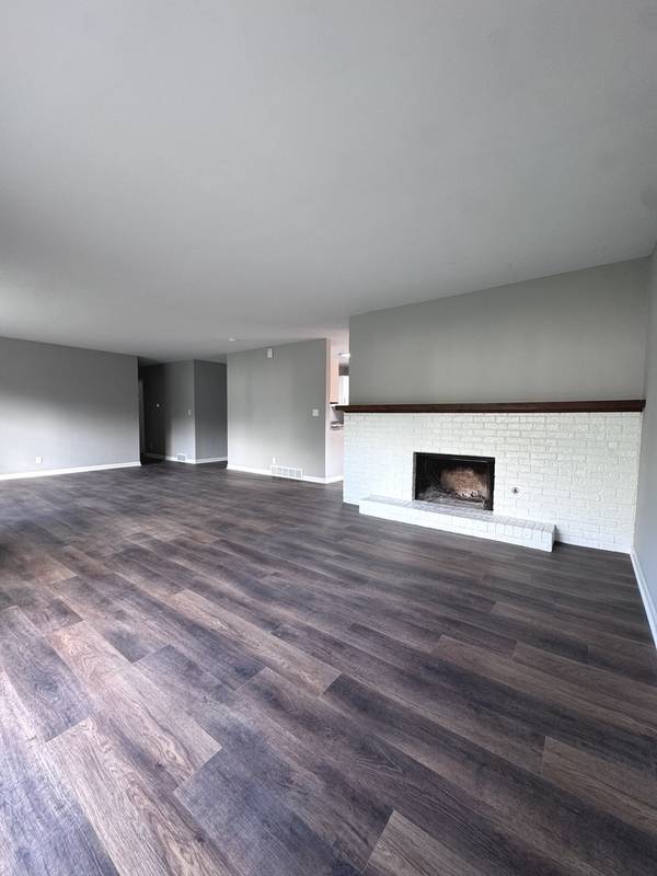 2059 Robert ST, Aurora, IL 60506