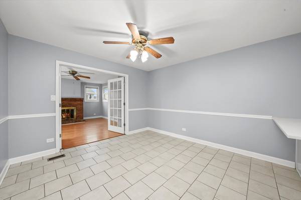 8218 N Carrolton CT, Hanover Park, IL 60133