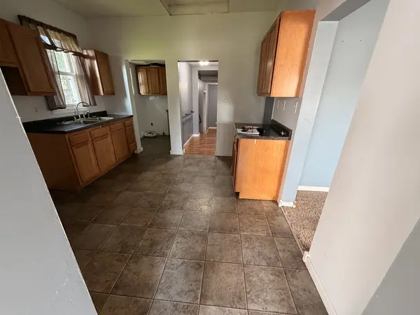 156 S Elm ST, El Paso, IL 61738