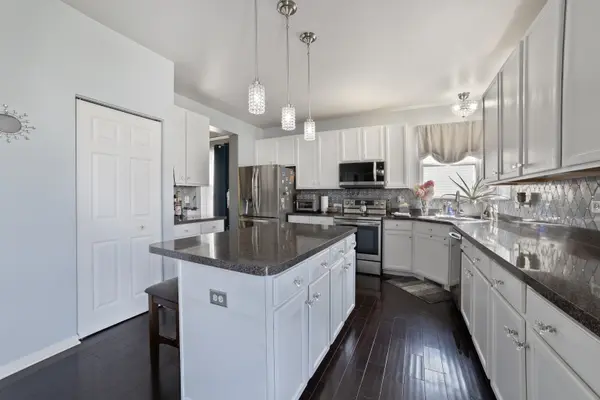 1813 Sebastian DR, Woodstock, IL 60098