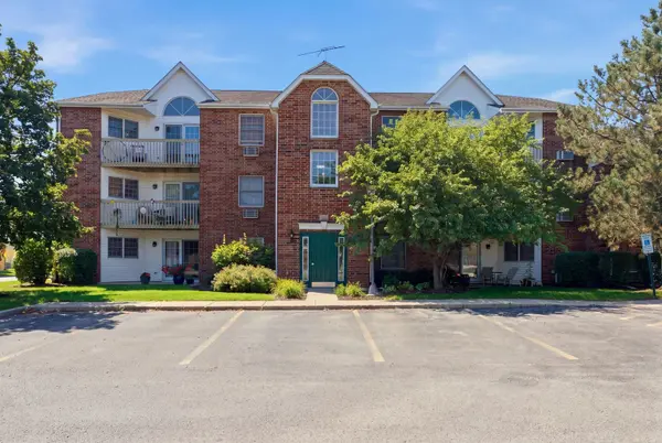 511 Leah LN #2C, Woodstock, IL 60098