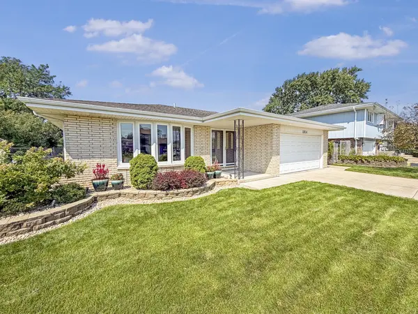 10614 S 84th AVE, Palos Hills, IL 60465