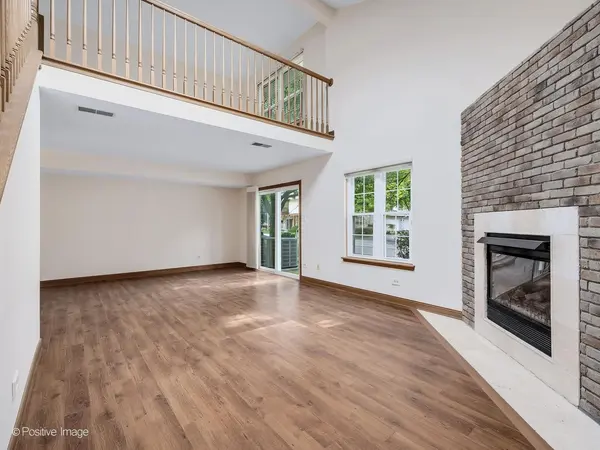 920 Elderberry CIR #104, Naperville, IL 60563