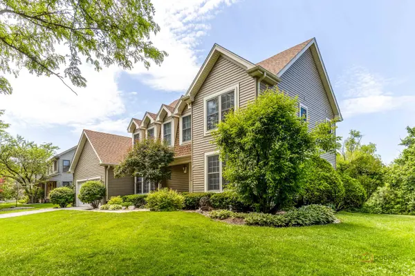 8 N Old Creek RD, Vernon Hills, IL 60061