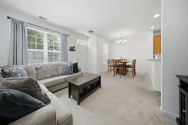 185 Springbrook TRL S, Oswego, IL 60543