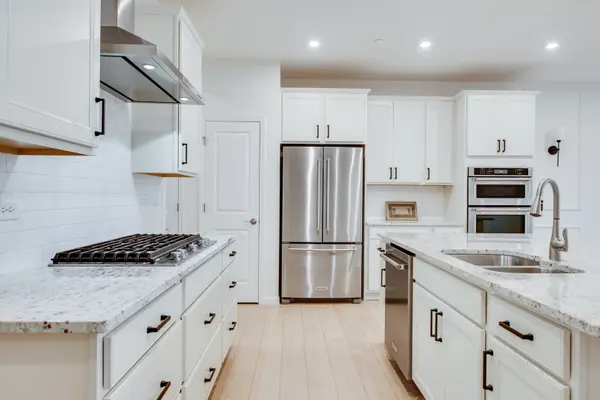 1205 Josiah RD, Naperville, IL 60563
