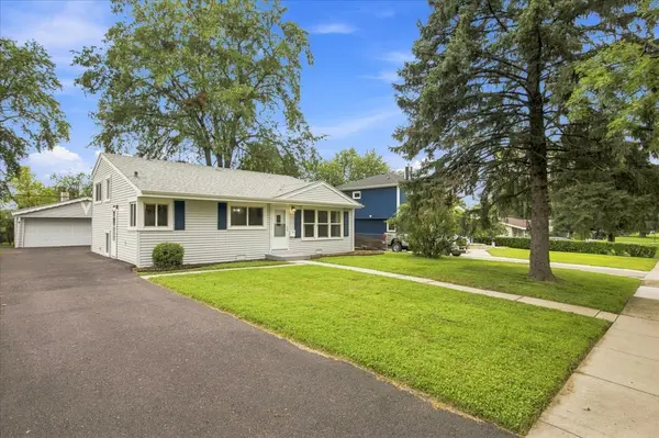 1108 Kim PL, Lemont, IL 60439