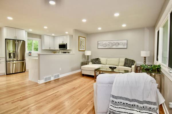 26890 N Longwood RD, Lake Forest, IL 60045