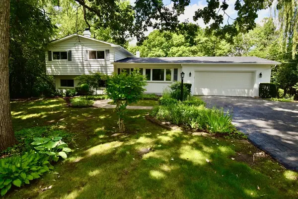 26890 N Longwood RD, Lake Forest, IL 60045
