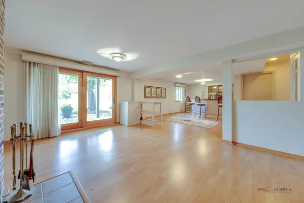 19W182 Ginny LN #182, Oak Brook, IL 60523
