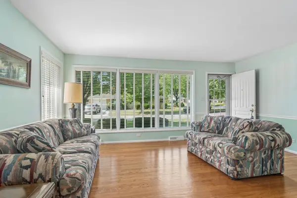1145 S Haddow AVE, Arlington Heights, IL 60005